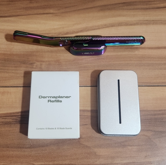 Leaf Shave Rainbow Prism Dermaplaner Kit with Stand and Refills - Picture 5 of 6